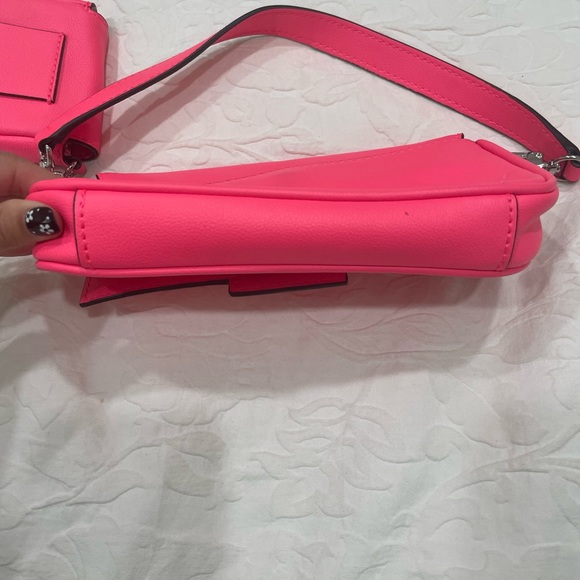 Wmns GUESS hot pink purse USED - Picture 9 of 10